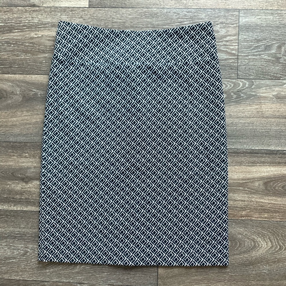 Margaret M Slimming skirt white black Medium